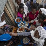 "Des milliers de réfugiés qui se trouvaient à Hitsats et Shimelba manquent toujours à l'appel. Des centaines d'entre eux n'avaient d'autre choix que de retourner en Erythrée dans ce que HRW qualifie de "rapatriements forcés".